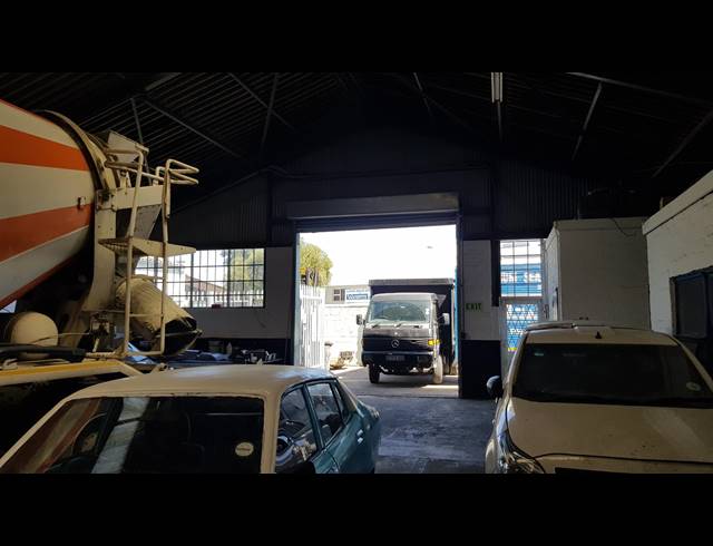 361M² FACTORY RENTED IN BELLVILLE CENTRAL